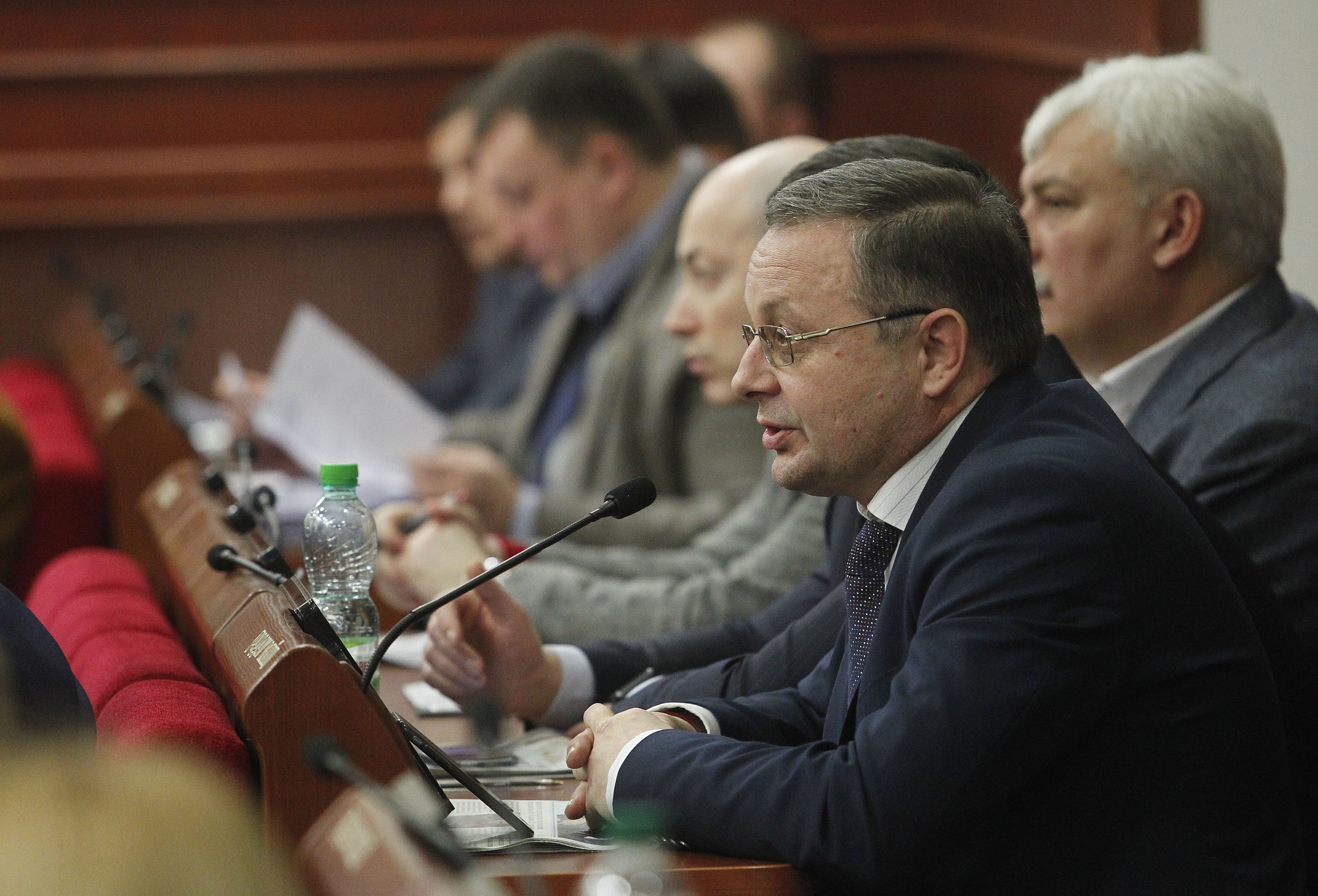Депутат Київради Крикунов Юрій Володимирович виступає під час пленарного засідання Київради