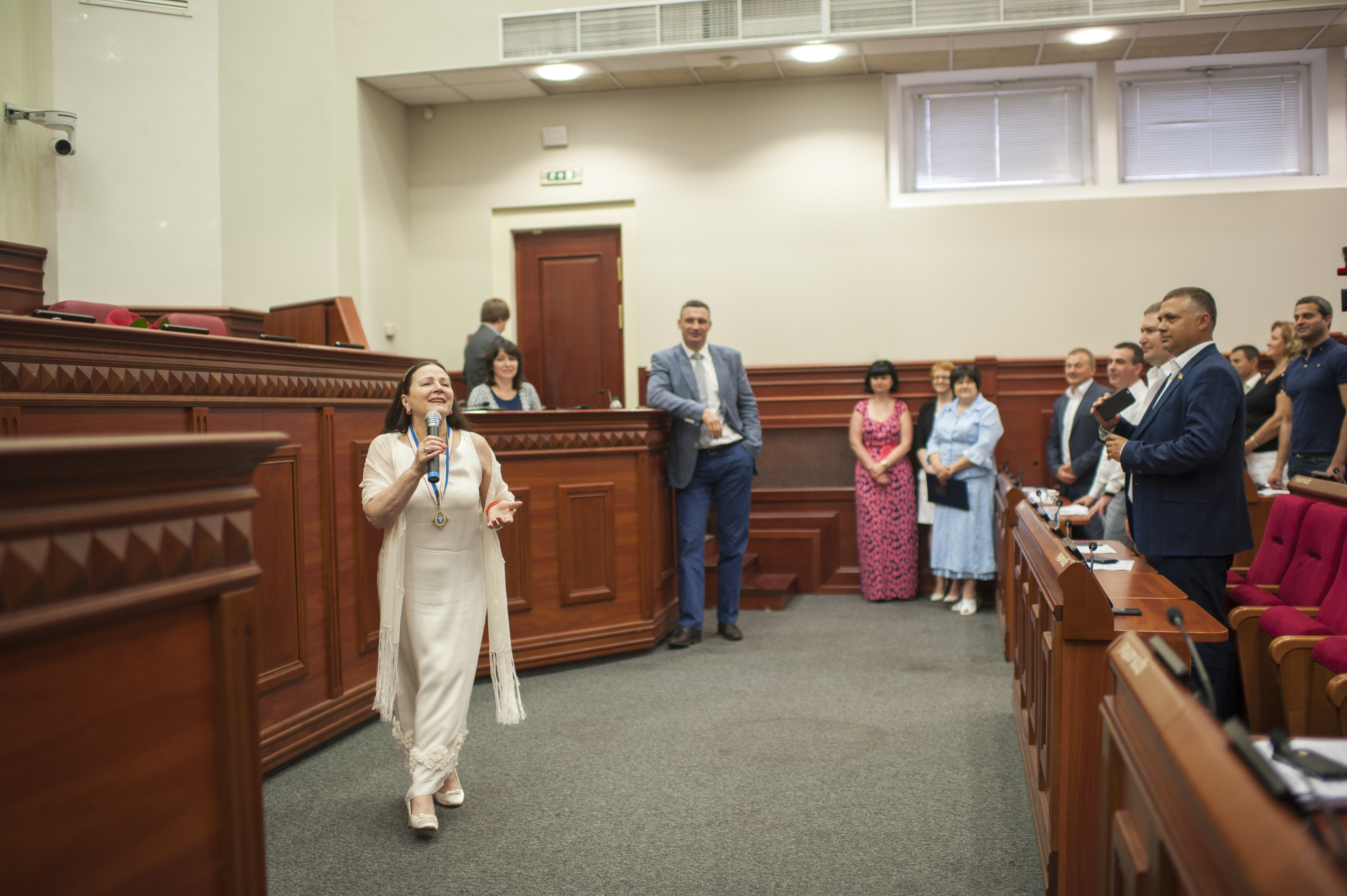 На засіданні Київради Ніні Матвієнко вручили відзнаку почесної громадянки столиці